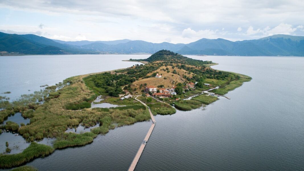 Οι Πρέσπες εκπέμπουν SOS – Η στάθμη των νερών της λίμνης μειώνεται επικίνδυνα