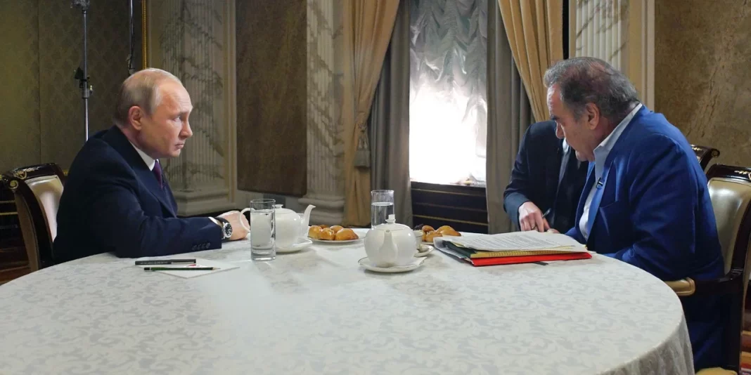 Σάλος με τον Όλιβερ Στόουν: «Ο Πούτιν είναι ένας μεγάλος ηγέτης για τη χώρα του»