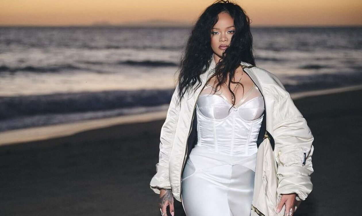 Rihanna: Ποζάρει ημίγυμνη σε προχωρημένη εγκυμοσύνη