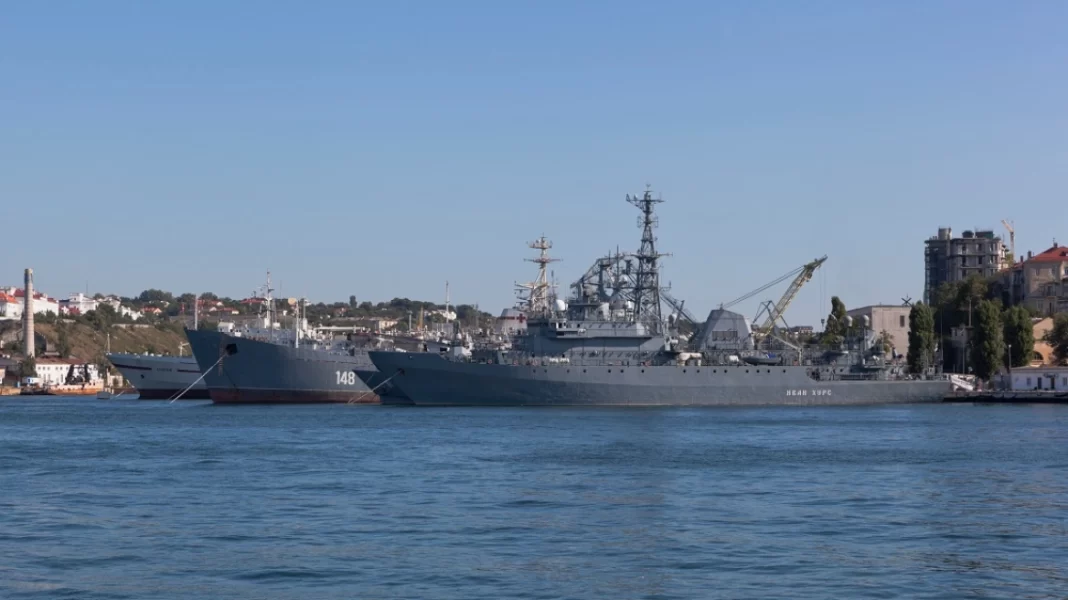 Πόλεμος στην Ουκρανία: Ρωσικό πολεμικό πλοίο δέχθηκε επίθεση από ουκρανικά θαλάσσια drones στη Μαύρη Θάλασσα