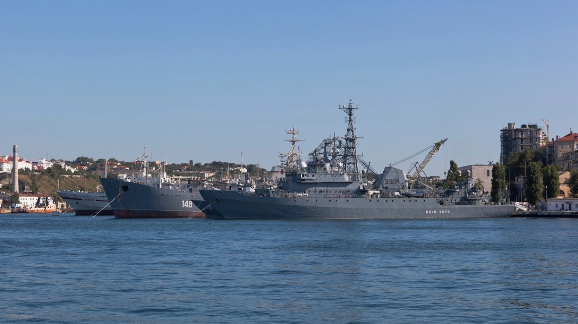 Πόλεμος στην Ουκρανία: Ρωσικό πολεμικό πλοίο δέχθηκε επίθεση από ουκρανικά θαλάσσια drones στη Μαύρη Θάλασσα