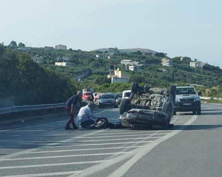 Ηράκλειο: Τροχαίο με αυτοκίνητο που τούμπαρε – Εγκλωβίστηκε ο οδηγός