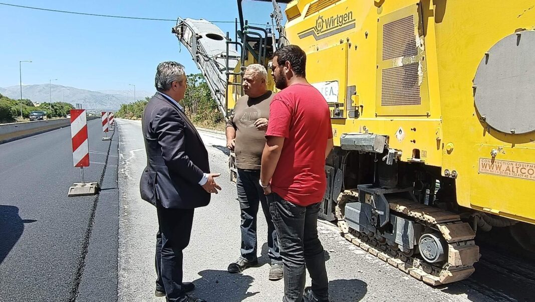 Συνεχίζονται οι εργασίες ασφαλτόστρωσης της Περιφέρειας Κρήτης στον ΒΟΑΚ