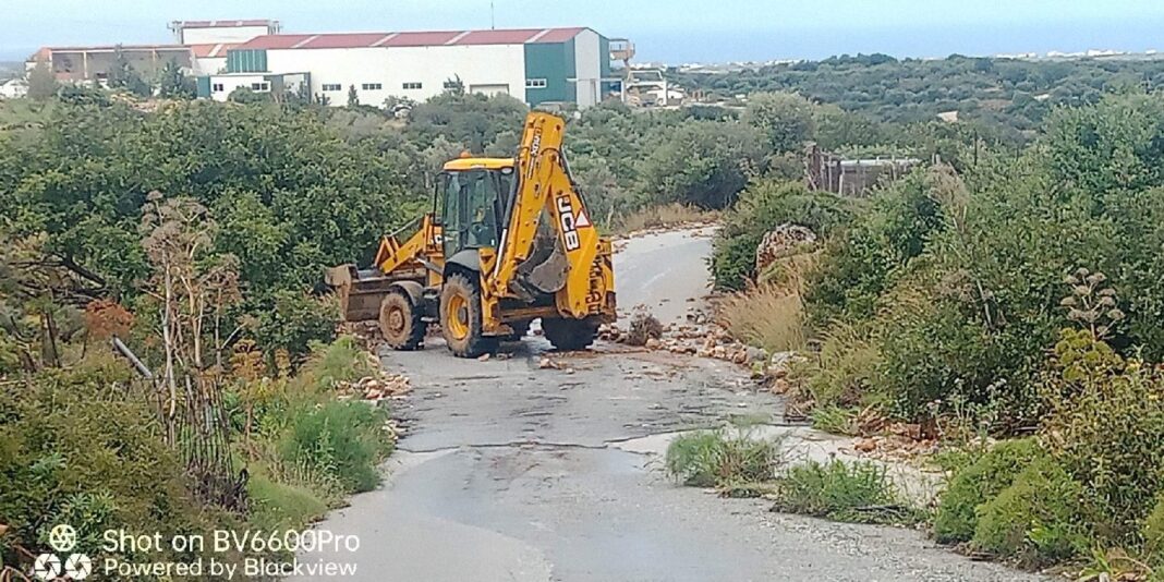 Χανιά: Στους δρόμους συνεργεία του δήμου για την αποκατάσταση των ζημιών