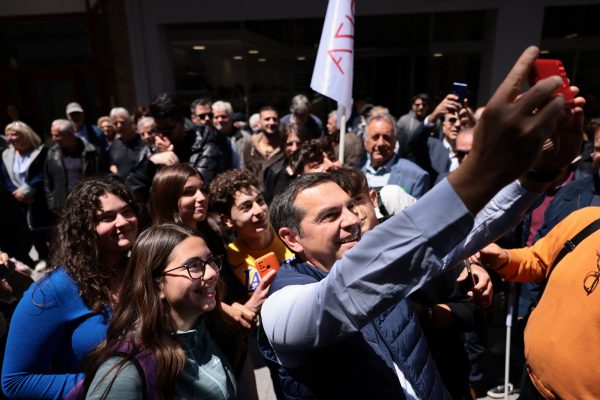 «Πρωθυπουργός των ακρίδων και των κοριών ο Μητσοτάκης, όχι των Ελλήνων», λέει ο Τσίπρας