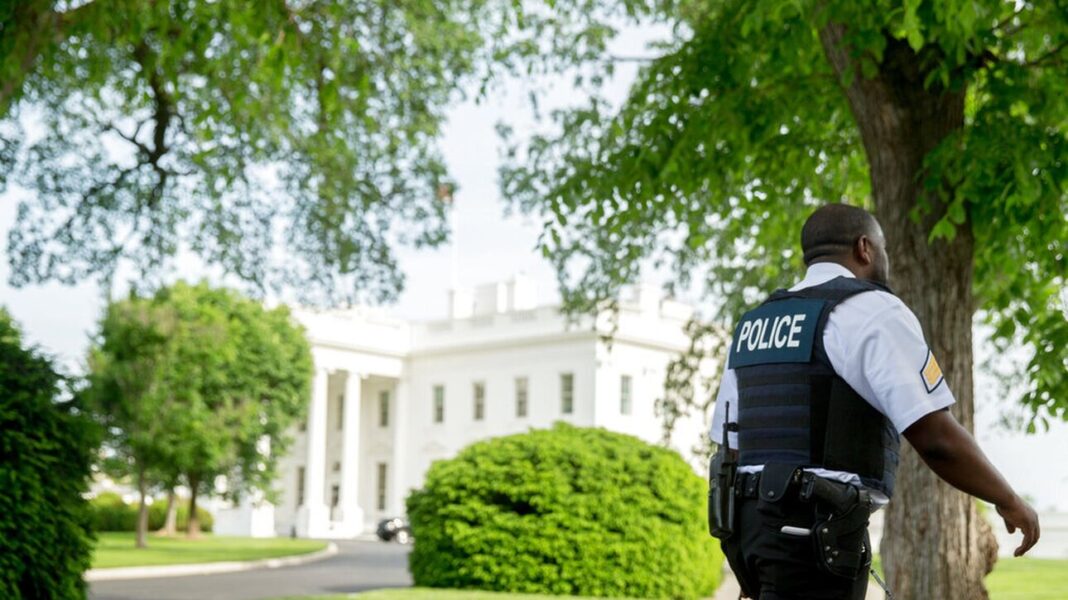 Συναγερμός στο Λευκό Οίκο - Φορτηγό προσέκρουσε σε μπάρες