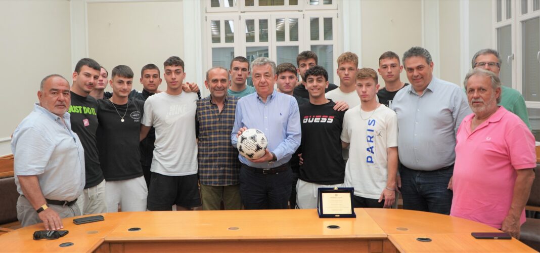 Συγχαρητήρια από τον Περιφερειάρχη Κρήτης στην ομάδα ποδοσφαίρου του γενικού λυκείου Γαζίου
