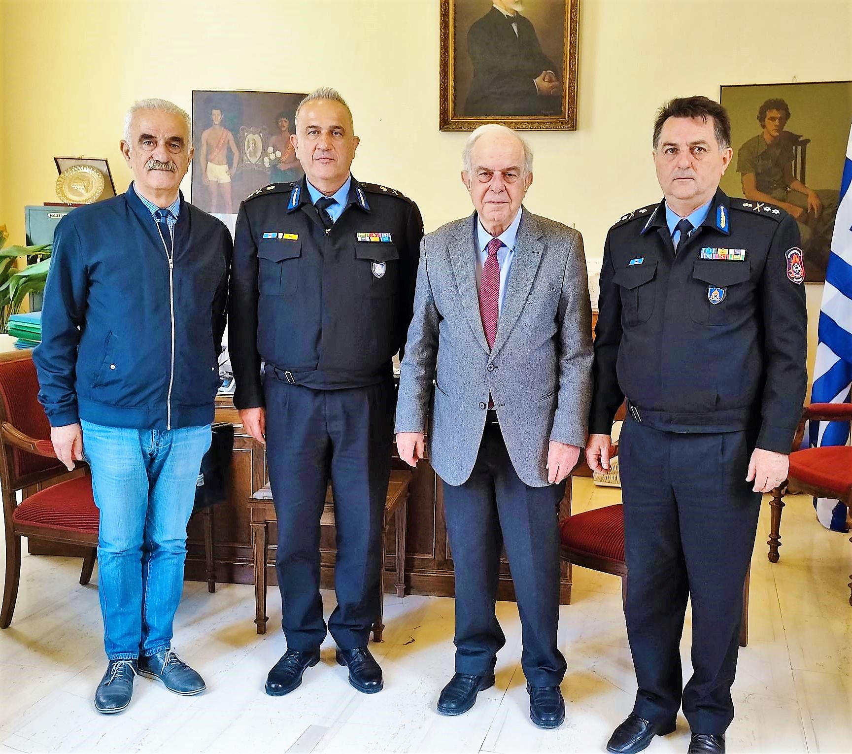 Συνάντηση Δημάρχου Ηρακλείουμε τον Συντονιστή Επιχειρήσεων της Πυροσβεστικής Υπηρεσίας για την νέα αντιπυρική περίοδο