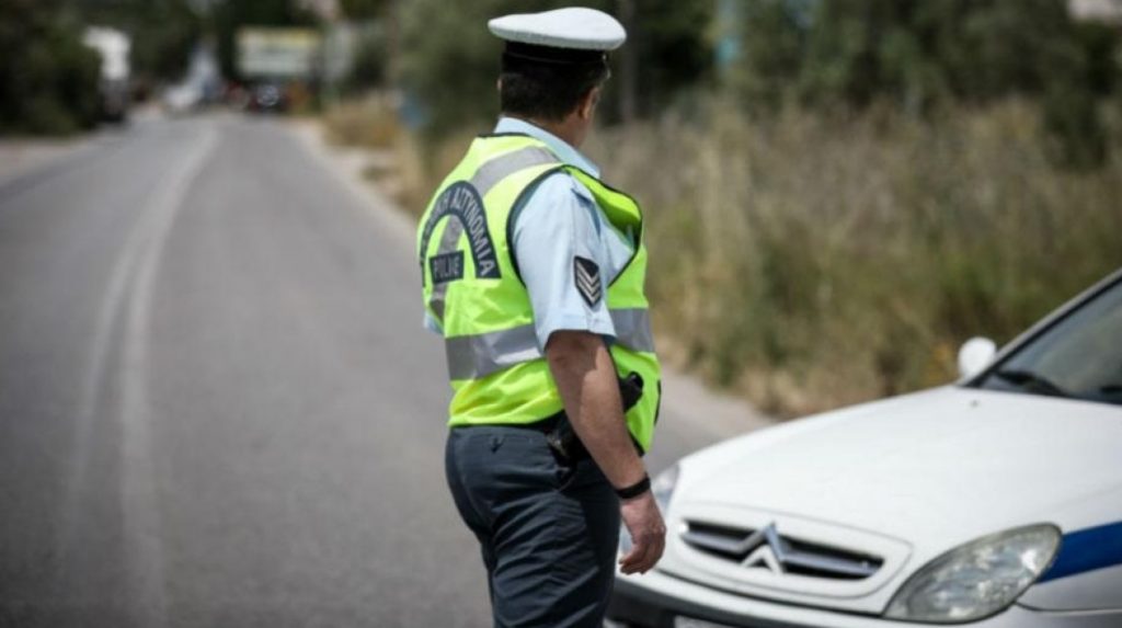 Οδηγούσε σχεδόν λιπόθυμος από το αλκοόλ και προκάλεσε τροχαίο