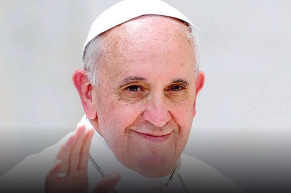 O πάπας Φραγκίσκος έσπασε το πρωτόκολλο και τηλεφώνησε στη μητέρα του παιδιού που βάφτισε