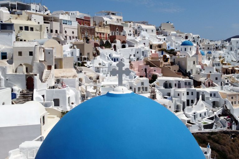 Τουρισμός: Απλησίαστες οι διακοπές στα νησιά για τους Έλληνες – Πόσα θα πληρώσει μια οικογένεια