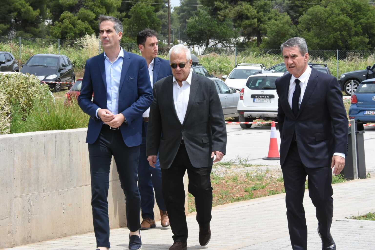 Θεόδωρος Πάγκαλος: Ύστατο χαίρε στο αποτεφρωτήριο της Ριτσώνας