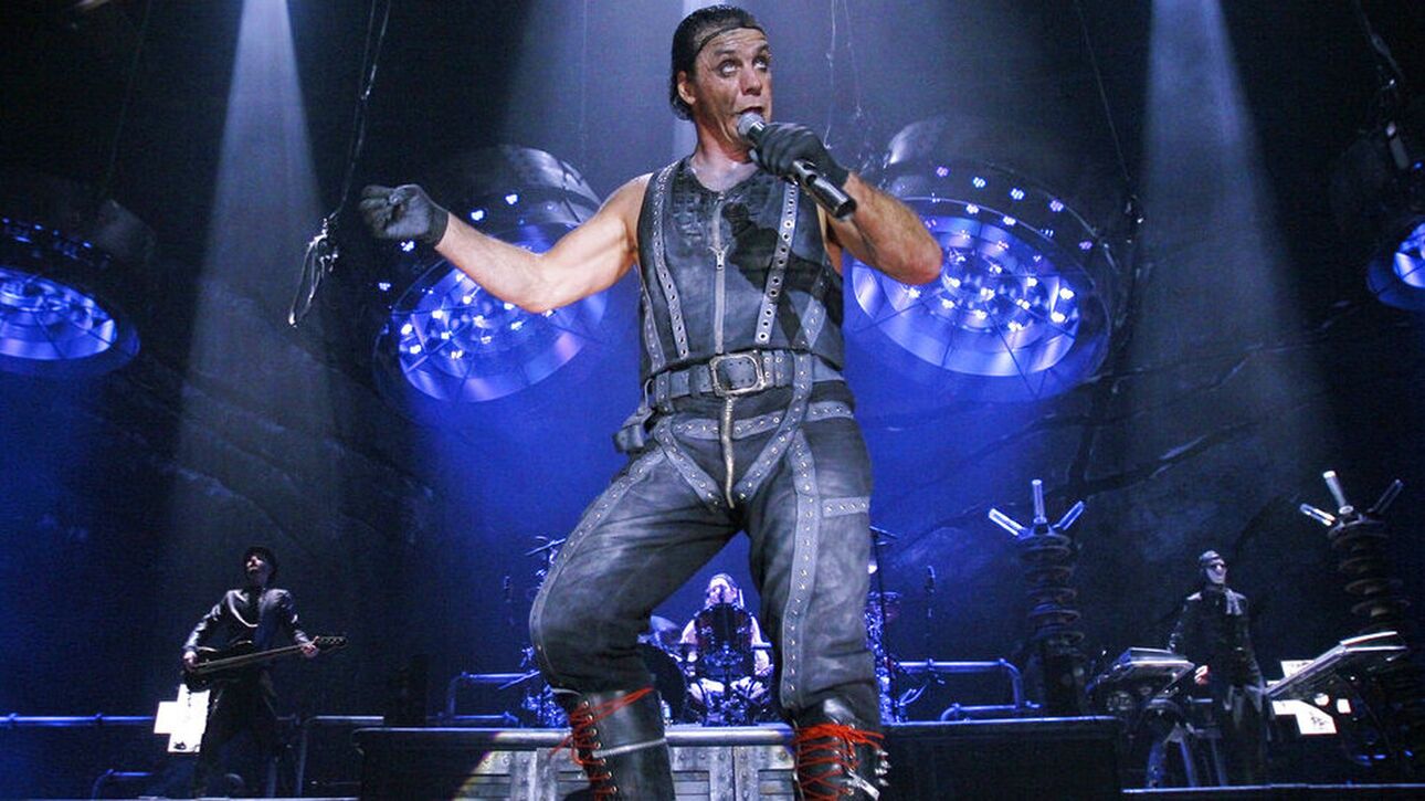Rammstein: Ένταση σε συναυλία τους για τις κατηγορίες σεξουαλικών επιθέσεων σε βάρος του Λίντεμαν