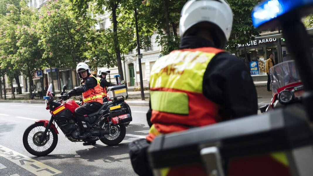 Πυρκαγιά στο Παρίσι: Δύο αγνοούμενοι στα ερείπια του κτηρίου που κατέρρευσε