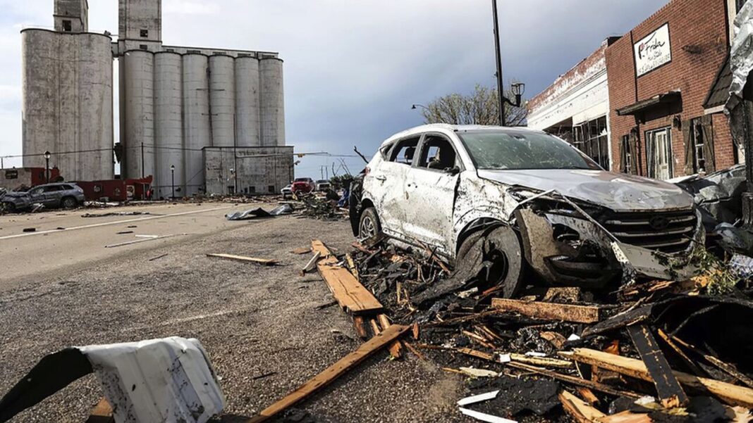 Τέξας: Ανεμοστρόβιλοι σάρωσαν τo Πέριτον – Νεκροί, τραυματίες και καταστροφές