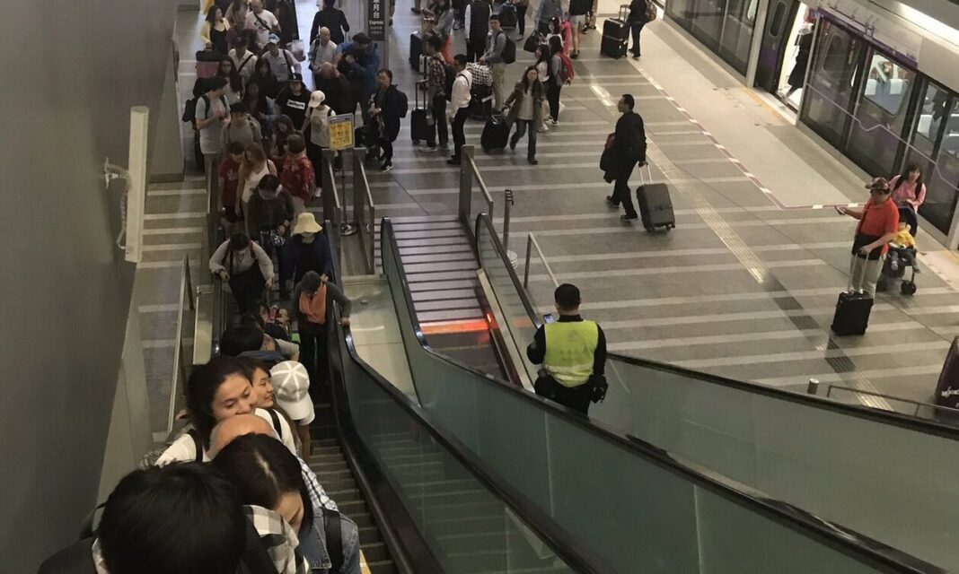 Χαμός σε σταθμό μετρό - Κυλιόμενη σκάλα άλλαξε φορά και τραυματίστηκαν 14 άτομα