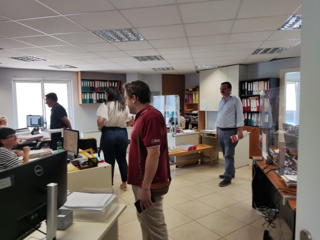 Περιοδεία υποψήφιων βουλευτών του ΚΚΕ στα γραφεία της πολεοδομίας Χανίων