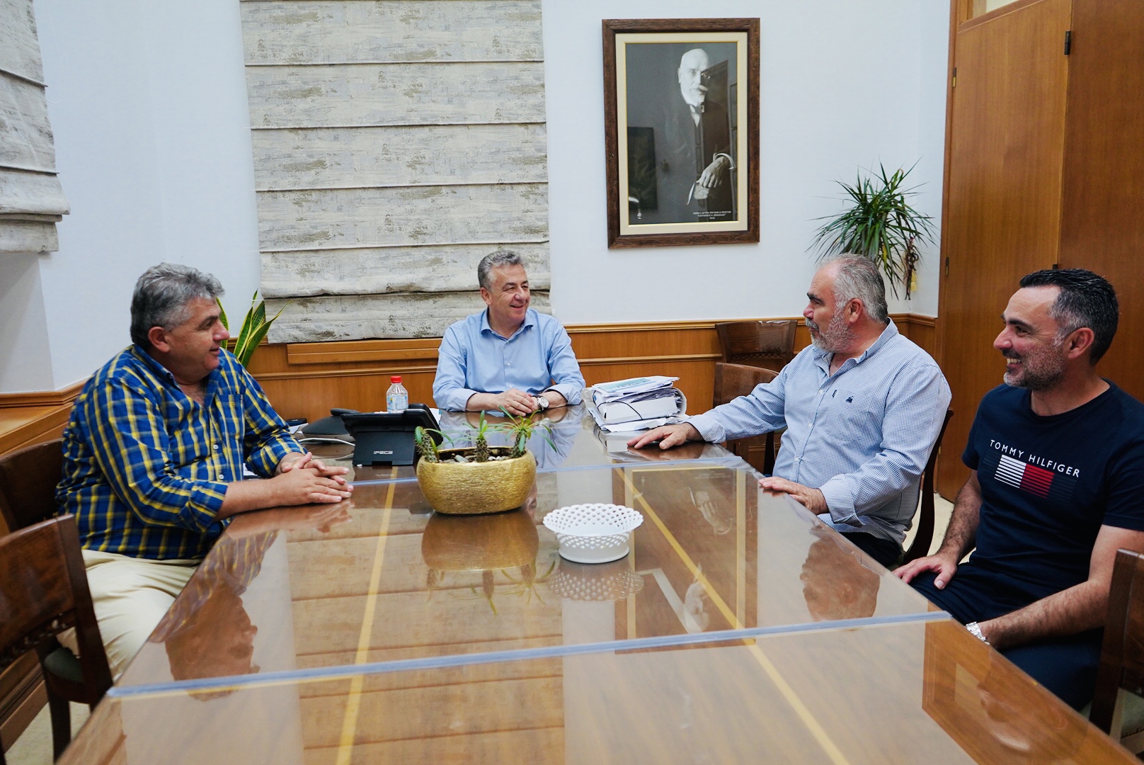 Συνάντηση Περιφερειάρχη Κρήτης με το Προεδρείο των Ξενοδοχοϋπαλλήλων Ηρακλείου