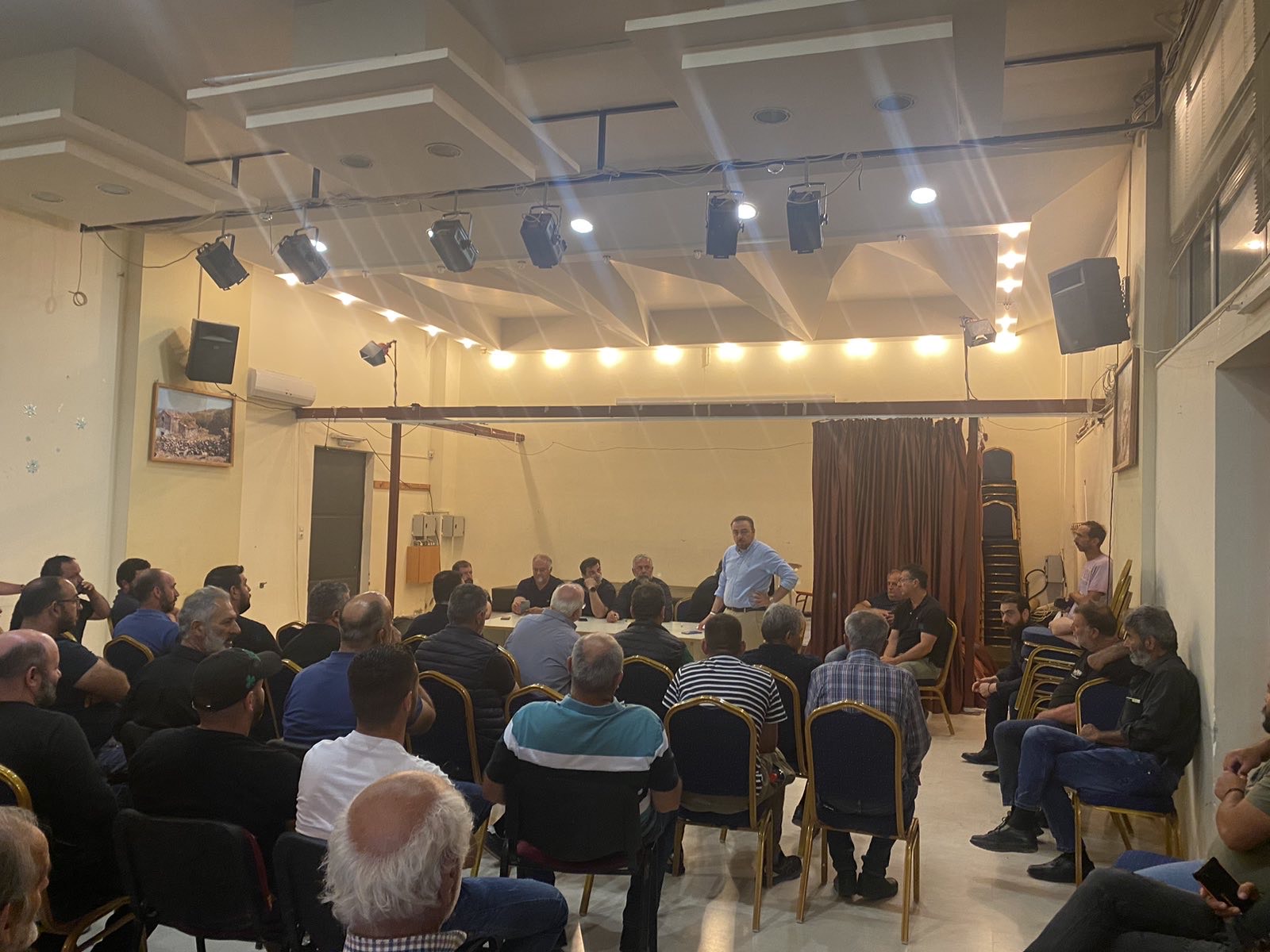 Στο πλευρό των αμπελουργών που μετρούν οι ζημιές ο Φραγκίσκος Παρασύρης