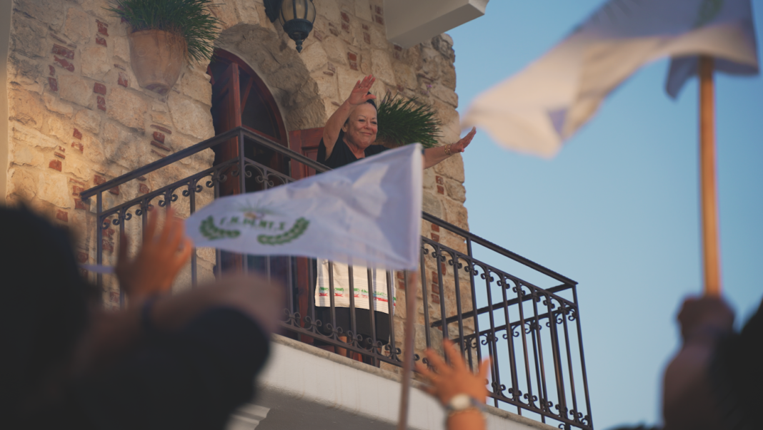 Οι Κρητικές Γιαγιάδες κατεβάζουν κόμμα και γίνονται viral
