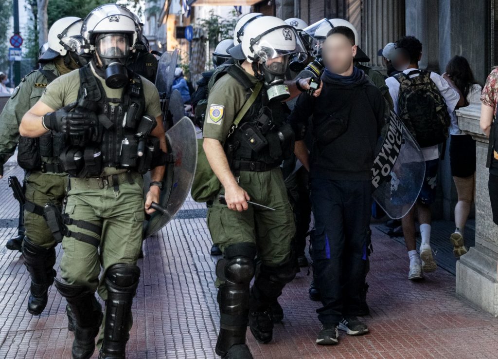 Ναυάγιο στην Πύλο: Ποινική δίωξη για ένα κακούργημα και τρία πλημμελήματα στους συλληφθέντες της διαδήλωσης