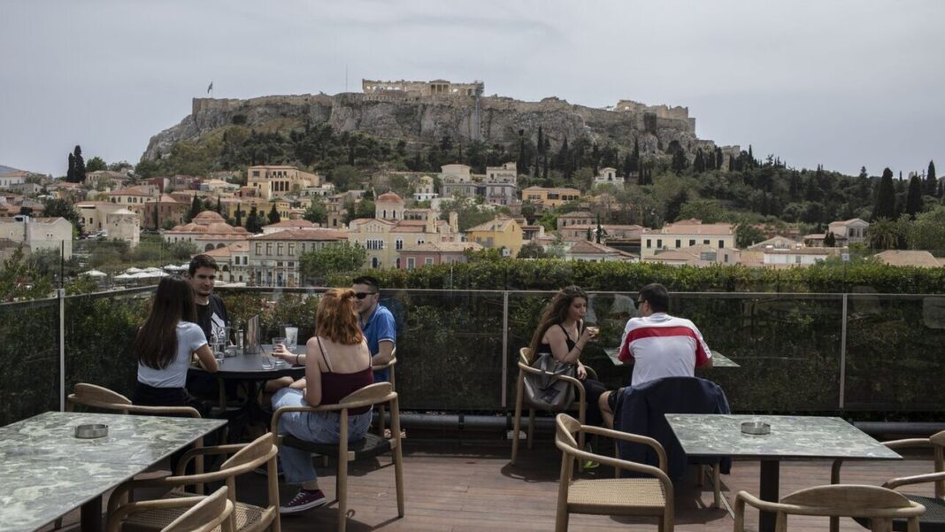 Αυξάνονται από 4,5 έως 5,5% οι μισθοί των εργαζομένων σε εστίαση και τουρισμό