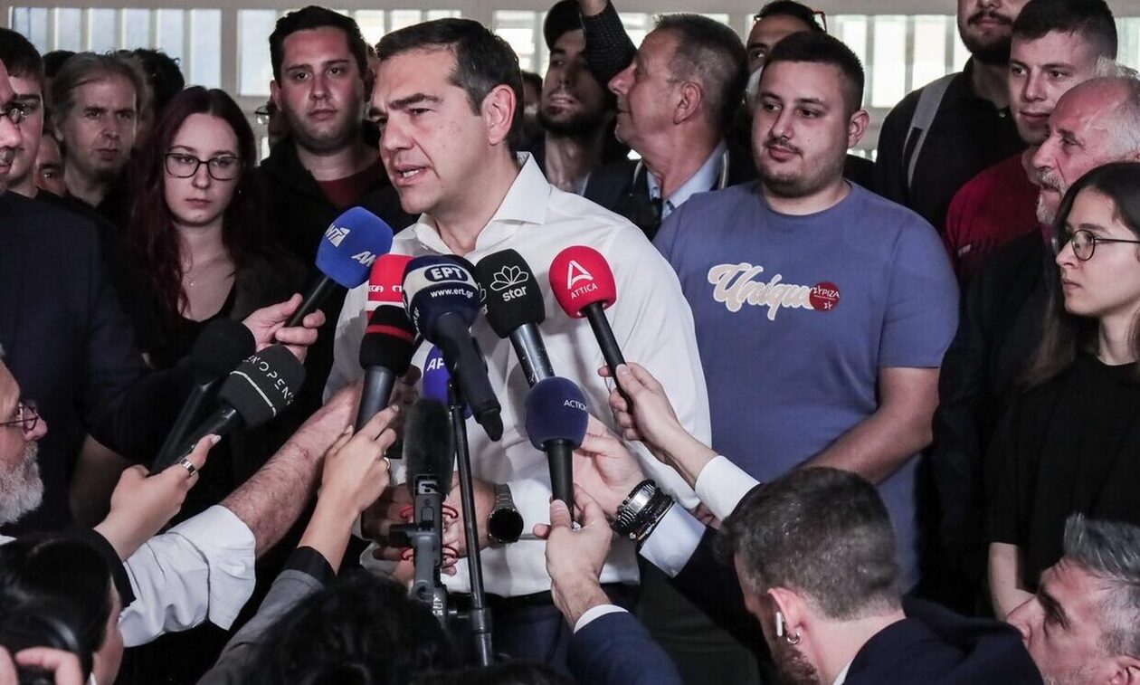 Λεκτικό επεισόδιο Τσίπρα στην Πύλο με τον υπηρεσιακό υπουργό Προστασίας του Πολίτη (βίντεο)