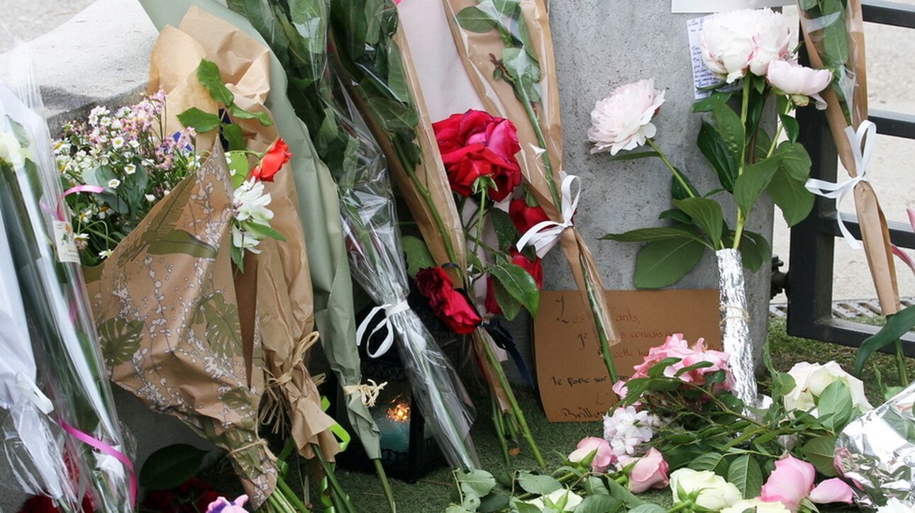 Επίθεση με μαχαίρι στη Γαλλία: «Η άρνηση της υπηκοότητας τον έκανε μάλλον τρελό», λέει η μητέρα του