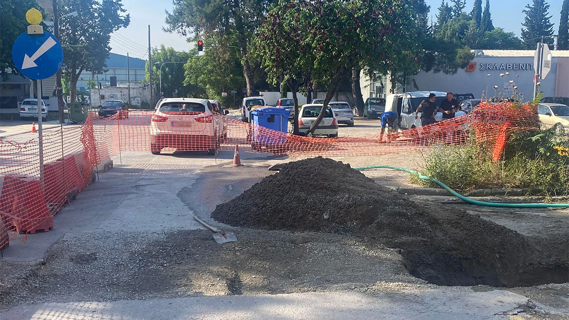 Υπάλληλος στην Καθαριότητα τραυματίστηκε μετά από πτώση απορριμματοφόρου σε λακκούβα