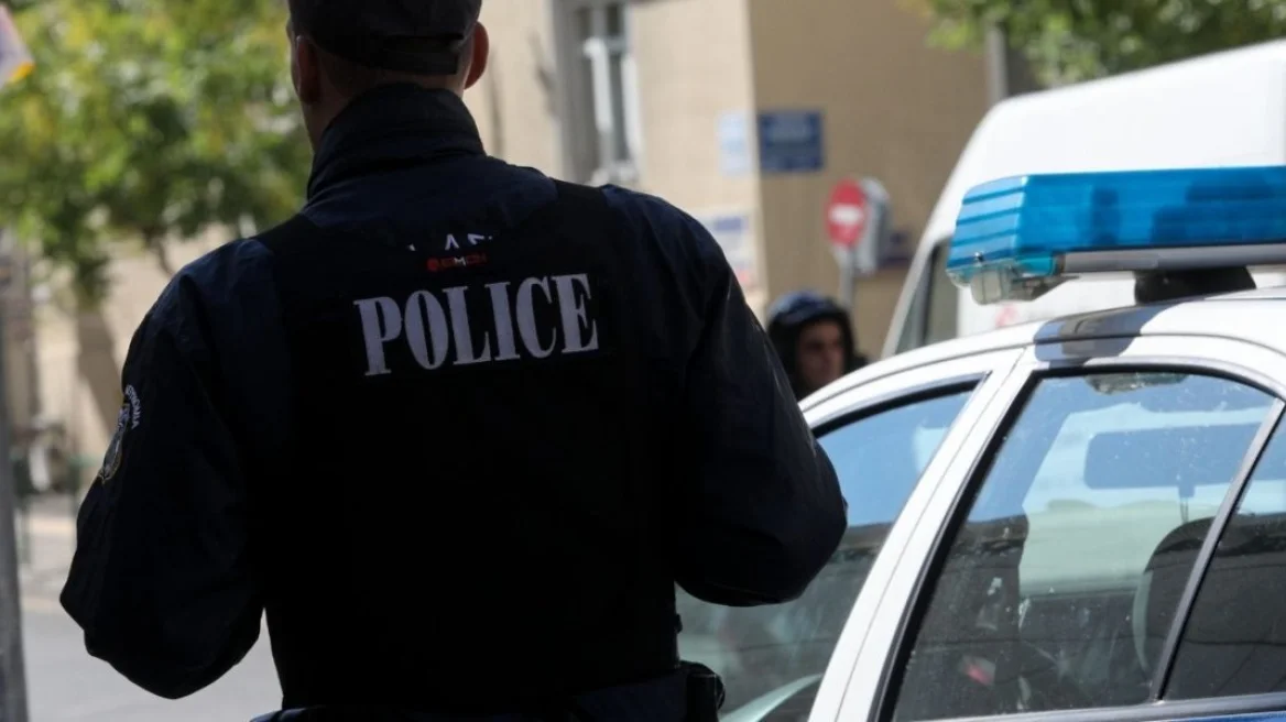 Διέρρηξε πέντε επιχειρήσεις και έκλεψε μικροποσά