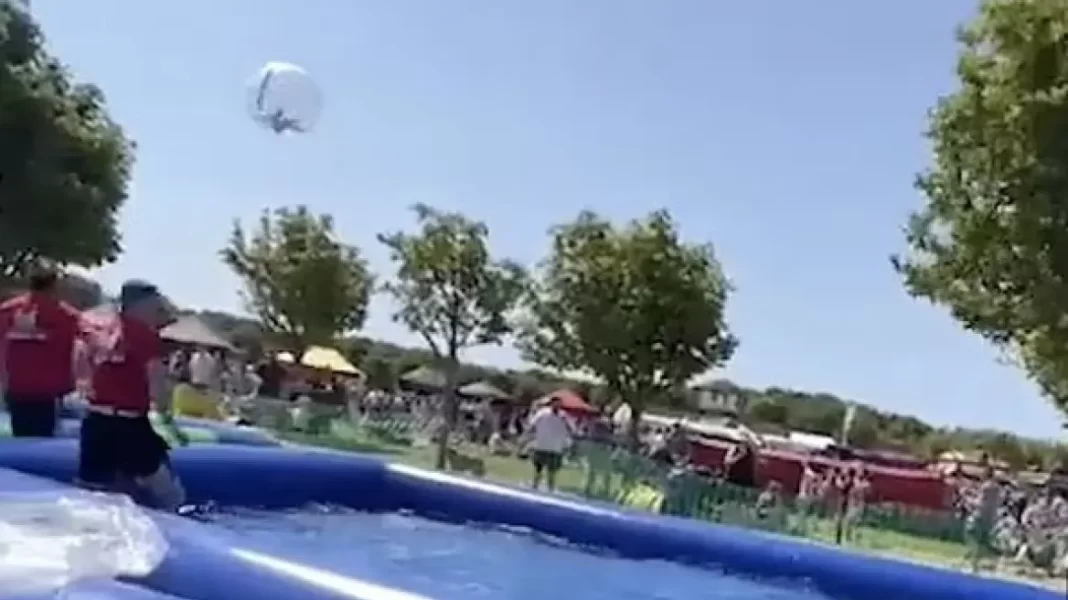 9χρονος μέσα σε μπάλα παρασύρεται από τον άνεμο και πέφτει από 6 ύψος μέτρων – Δείτε βίντεο