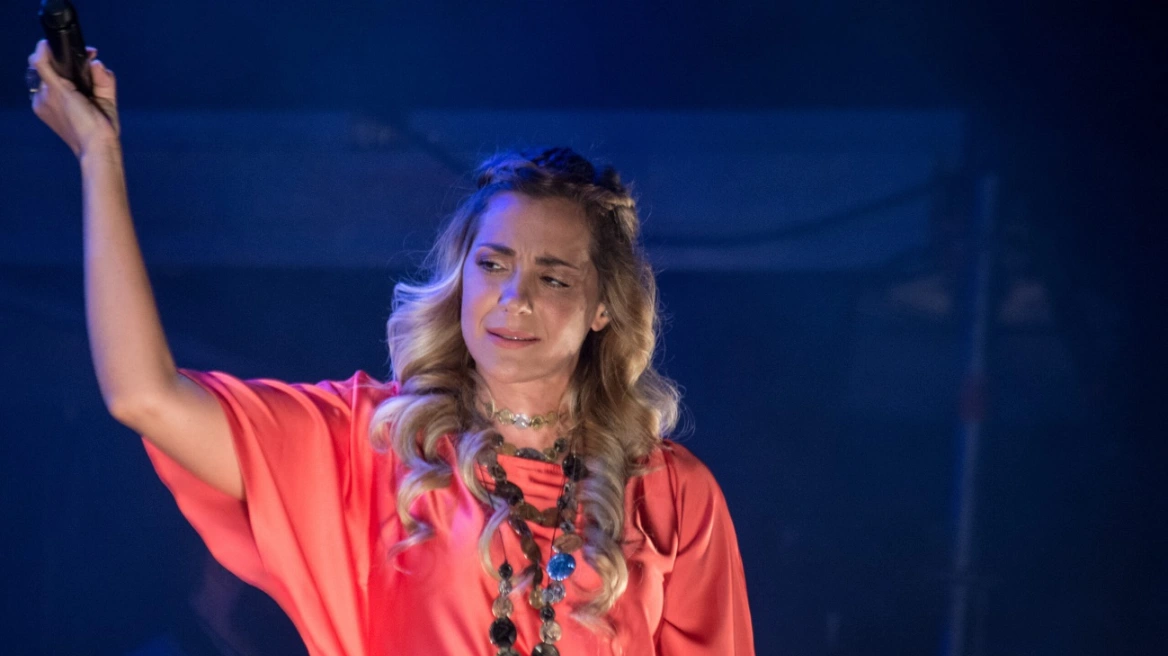 Νατάσσα Μποφίλιου: Έδωσε κανονικά συναυλία στον Βόλο, γιατί… το δικό της πένθος δεν κρατάει τρεις μέρες