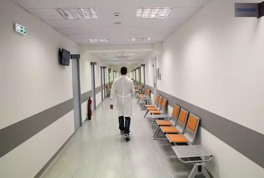 Φεύγουν για τα νησιά οι πρώτοι γιατροί: Το σχέδιο για το καλοκαίρι και ο προγραμματισμός για το ΕΚΑΒ