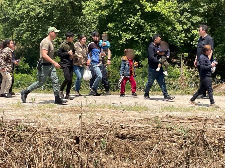 Ολοκληρώθηκε η διαδικασία απεγκλωβισμού 145 μεταναστών από νησίδα στον Έβρο