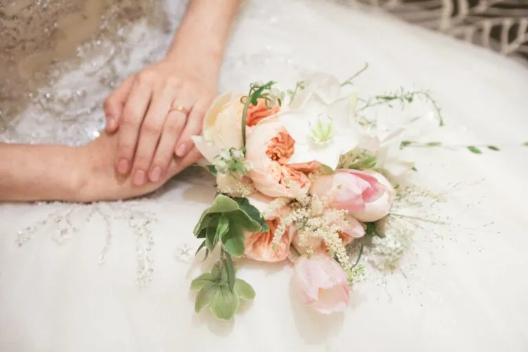 Τα «παγωμένα λουλούδια» μιας νύφης που έγιναν viral στο Tik Tok