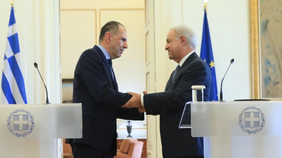 «Η ελληνική εξωτερική πολιτική στηρίζεται στο Διεθνές Δίκαιο» είπε ο Γεραπετρίτης στην παράδοση-παραλαβή του ΥΠΕΞ