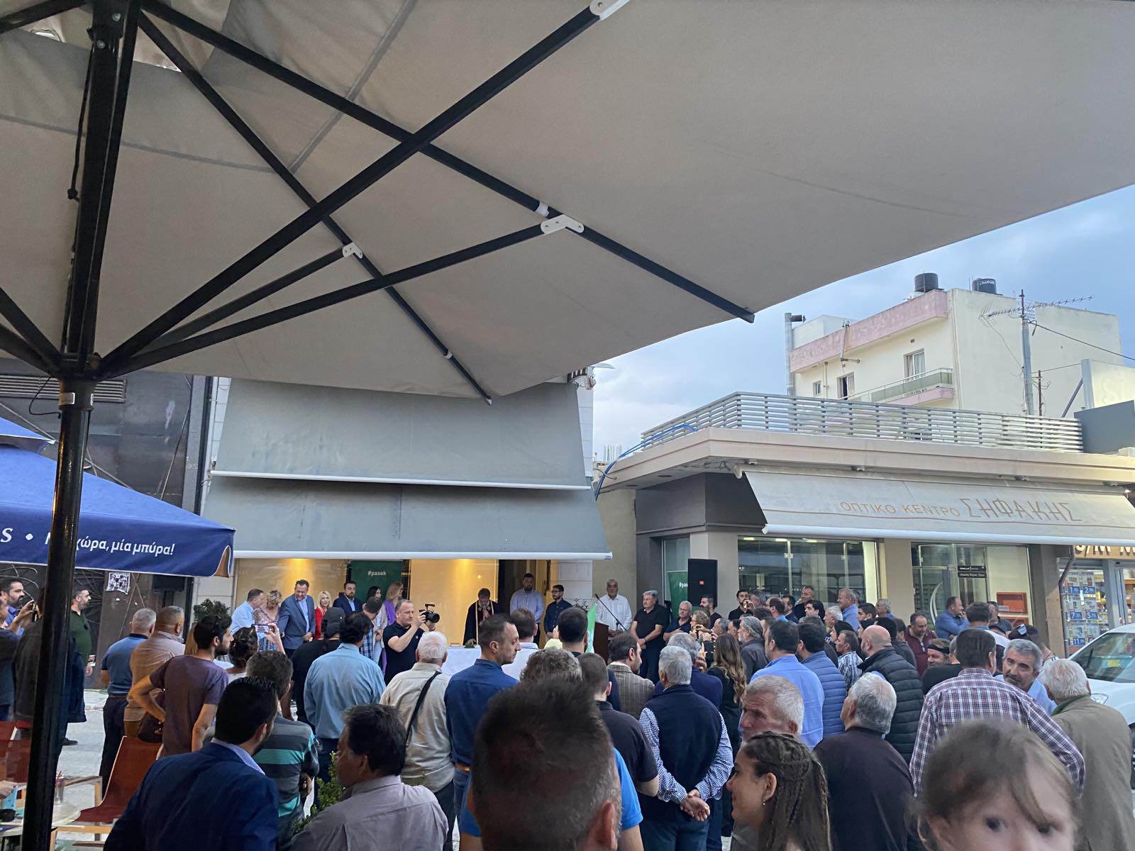 Πλήθος κόσμου στα εγκαίνια των νέων γραφείων του ΠΑΣΟΚ στις Μοίρες