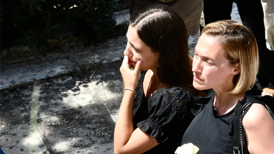 Γιώργος Γεωργίου: «Λύγισαν» η γυναίκα και η κόρη του στην κηδεία