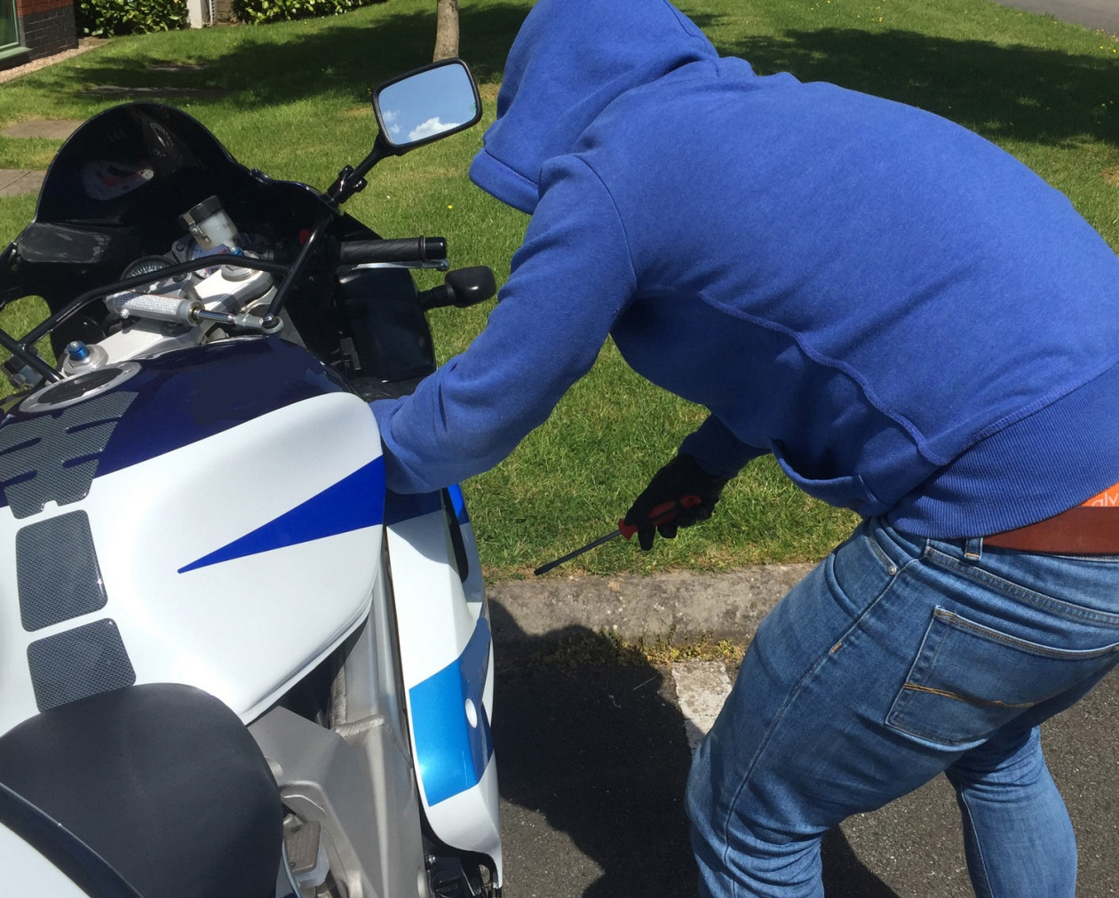 Ηράκλειο: Χειροπέδες σε δύο άνδρες που έκλεψαν μοτοσικλέτα