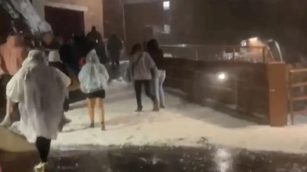 Πρωτοφανής χαλαζόπτωση στο Κολοράντο - Αρκετοί τραυματίες σε συναυλία