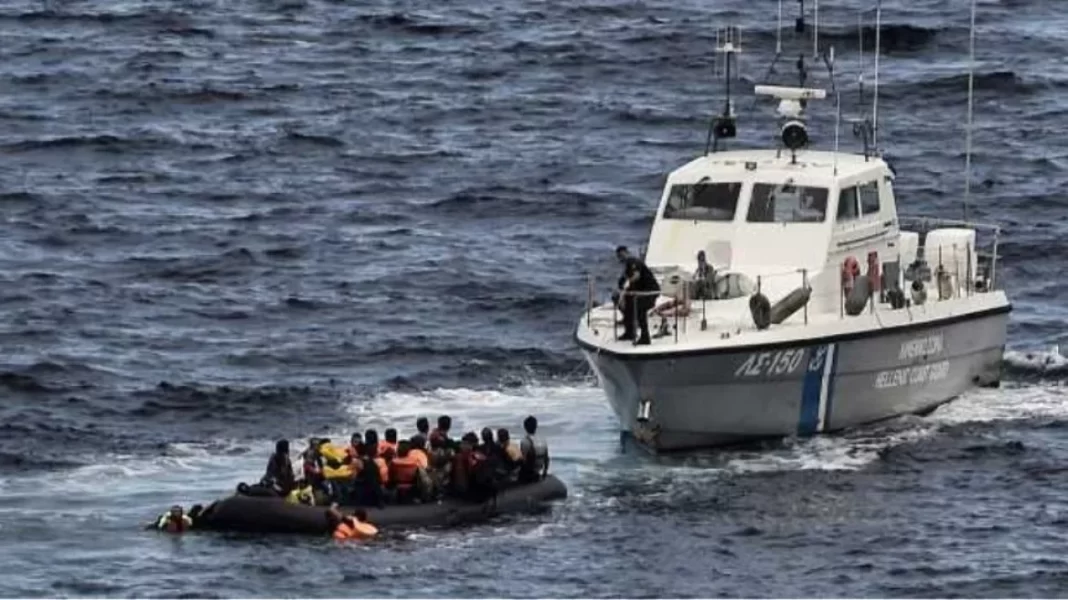 Διασώθηκαν 63 μετανάστες που επέβαιναν σε ακυβέρνητο ιστιοφόρο
