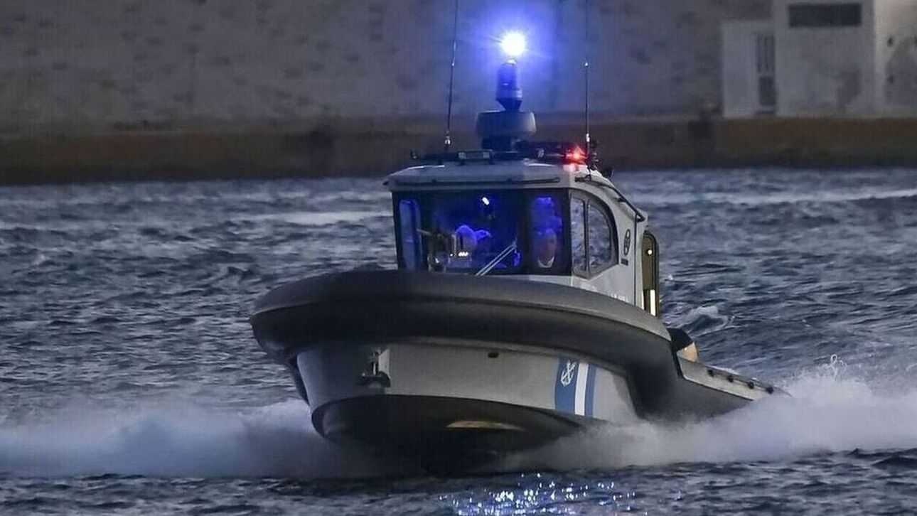 Καταδίωξη και σύλληψη δύο Τούρκων στη Πάτμο – Μετανάστες τους αναγνώρισαν ως διακινητές