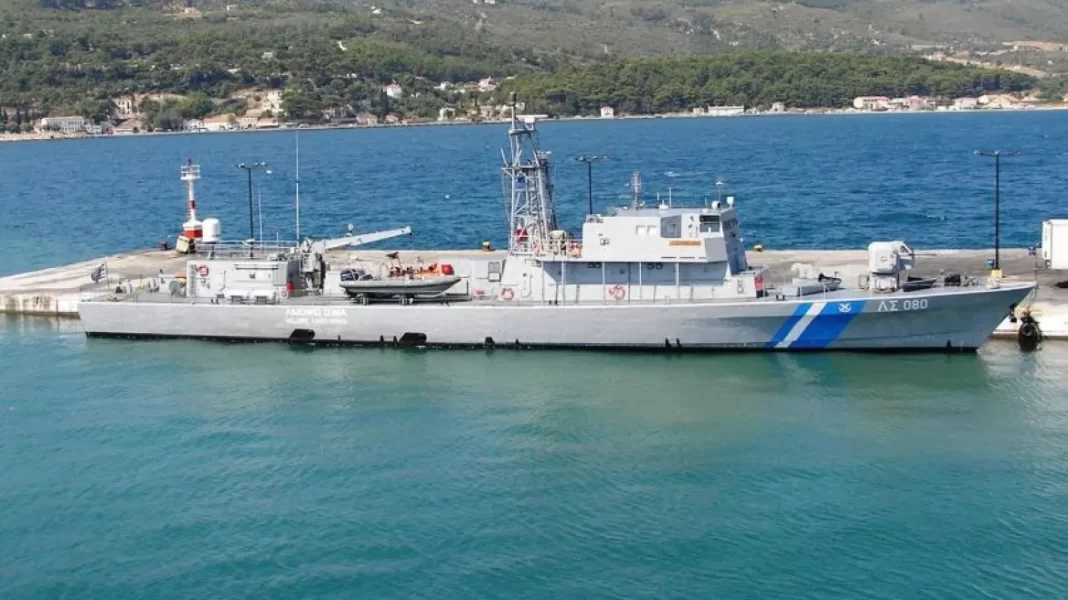 Γυναίκα ανάμεσα στους διακινητές που συνελήφθησαν για τη μεταφορά 68 μεταναστών από Τουρκία προς Ιταλία