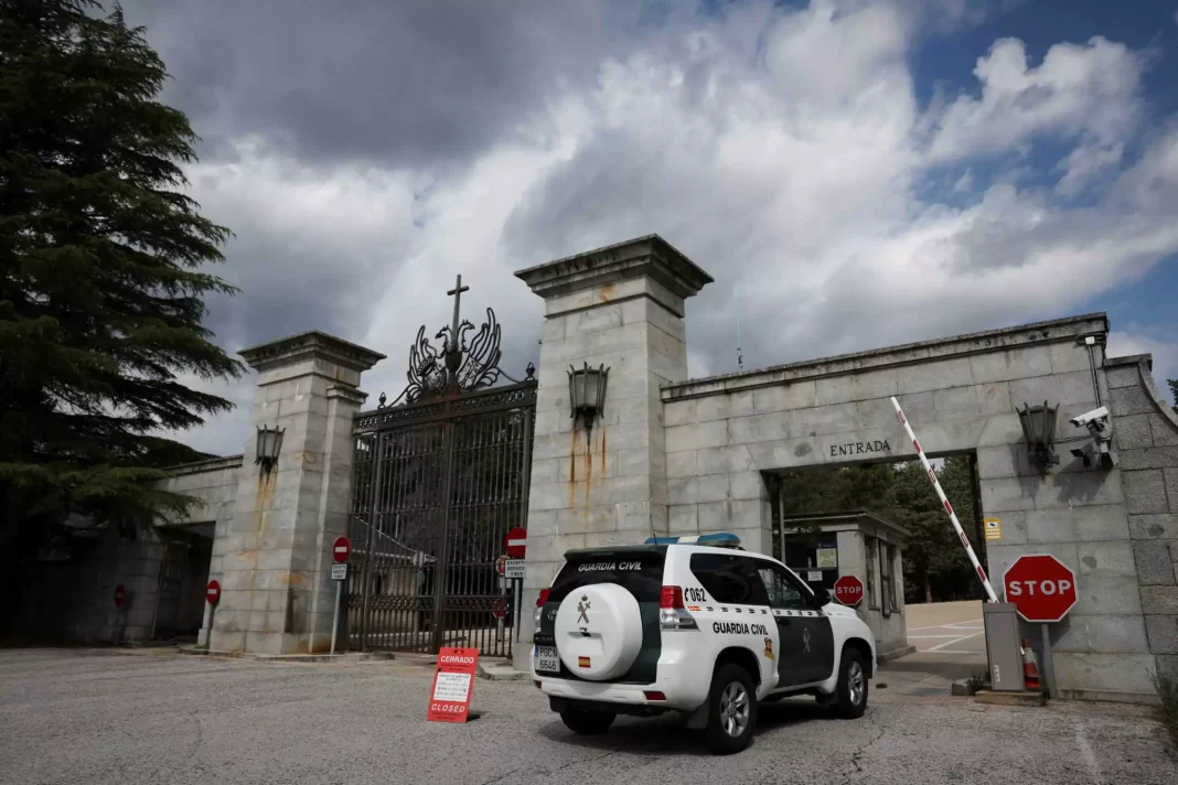 Άρχισε η εκταφή 128 θυμάτων του Εμφυλίου από το πρώην μαυσωλείο του Φράνκο