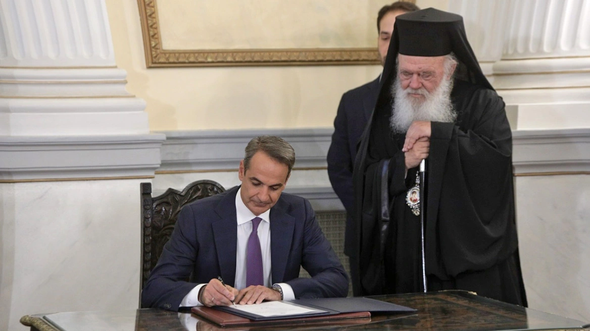Oρκίζεται το μεσημέρι η νέα κυβέρνηση – Παραλαμβάνουν τα χαρτοφυλάκιά τους οι νέοι υπουργοί