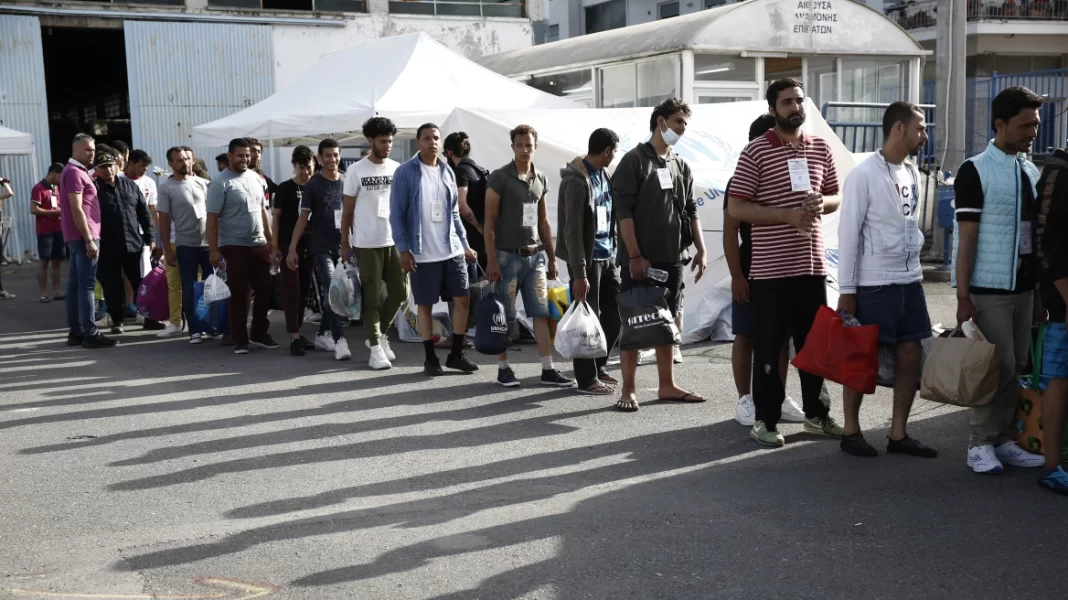 Ναυάγιο στην Πύλο: Στη Μαλακάσα οι διασωθέντες – Βαρύ το κατηγορητήριο για τους 9 διακινητές