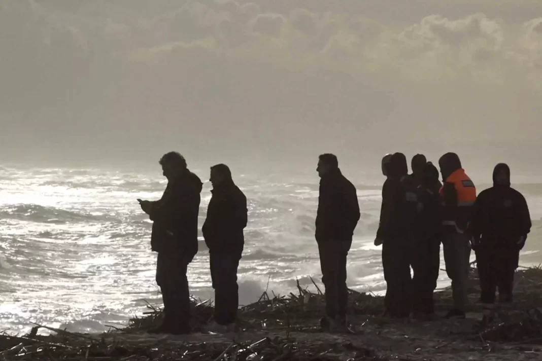 616 μετανάστες διέπλευσαν την Κυριακή τη Μάγχη – Ο υψηλότερος ημερήσιος αριθμός μέσα στο 2023