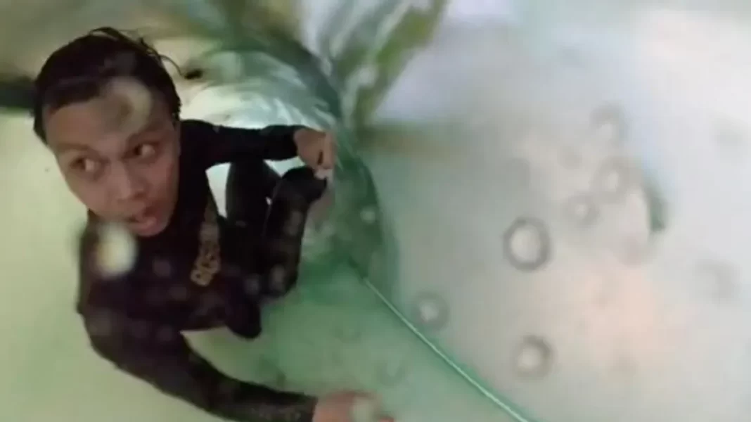 TikTok: Viral το ακατάλληλο για κλειστοφοβικούς βίντεο με τον άνδρα που εγκλωβίστηκε σε νεροτσουλήθρα