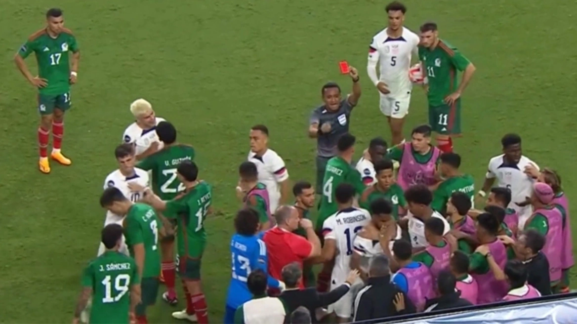 ΗΠΑ – Μεξικό: Βασικός ο Πινέδα, επεισοδιακό ματς με σύρραξη, σκισμένες φανέλες κι αποβολές