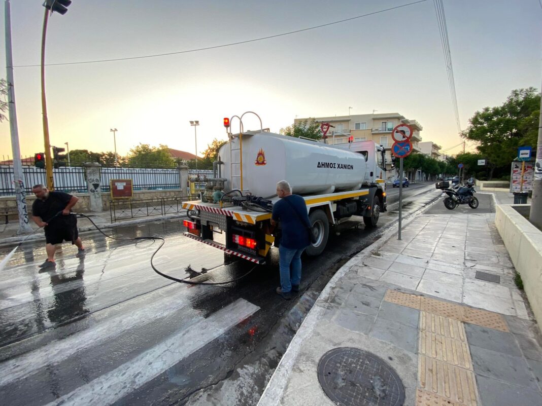 Ξεκινούν οι εργασίες καθαρισμού-πλυσίματος στο κέντρο των Χανίων